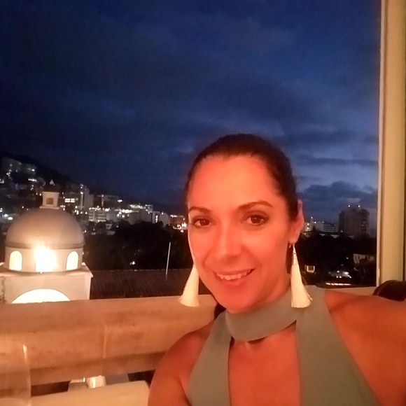 Meet your Posher, Gabriela - Picture 1 of 1